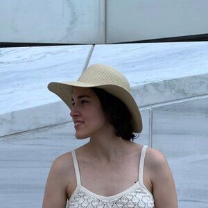 Meet your Posher, Lora